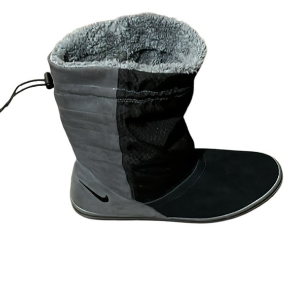 Nike Boots Gray and Black Woman Sz 9 - Picture 4 of 8